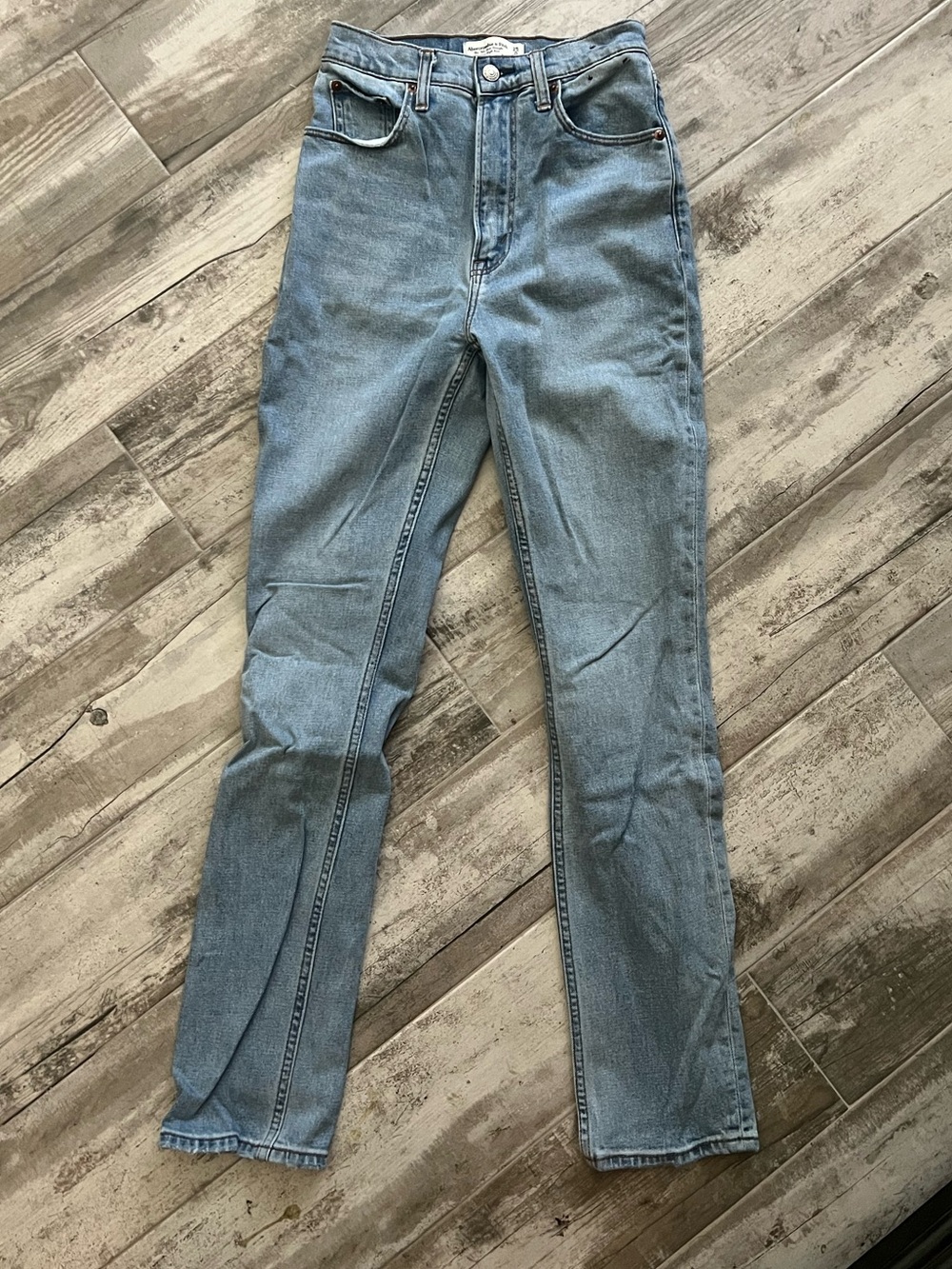 Abercrombie & Fitch High-Rise Straight Jeans - Light Blue Denim